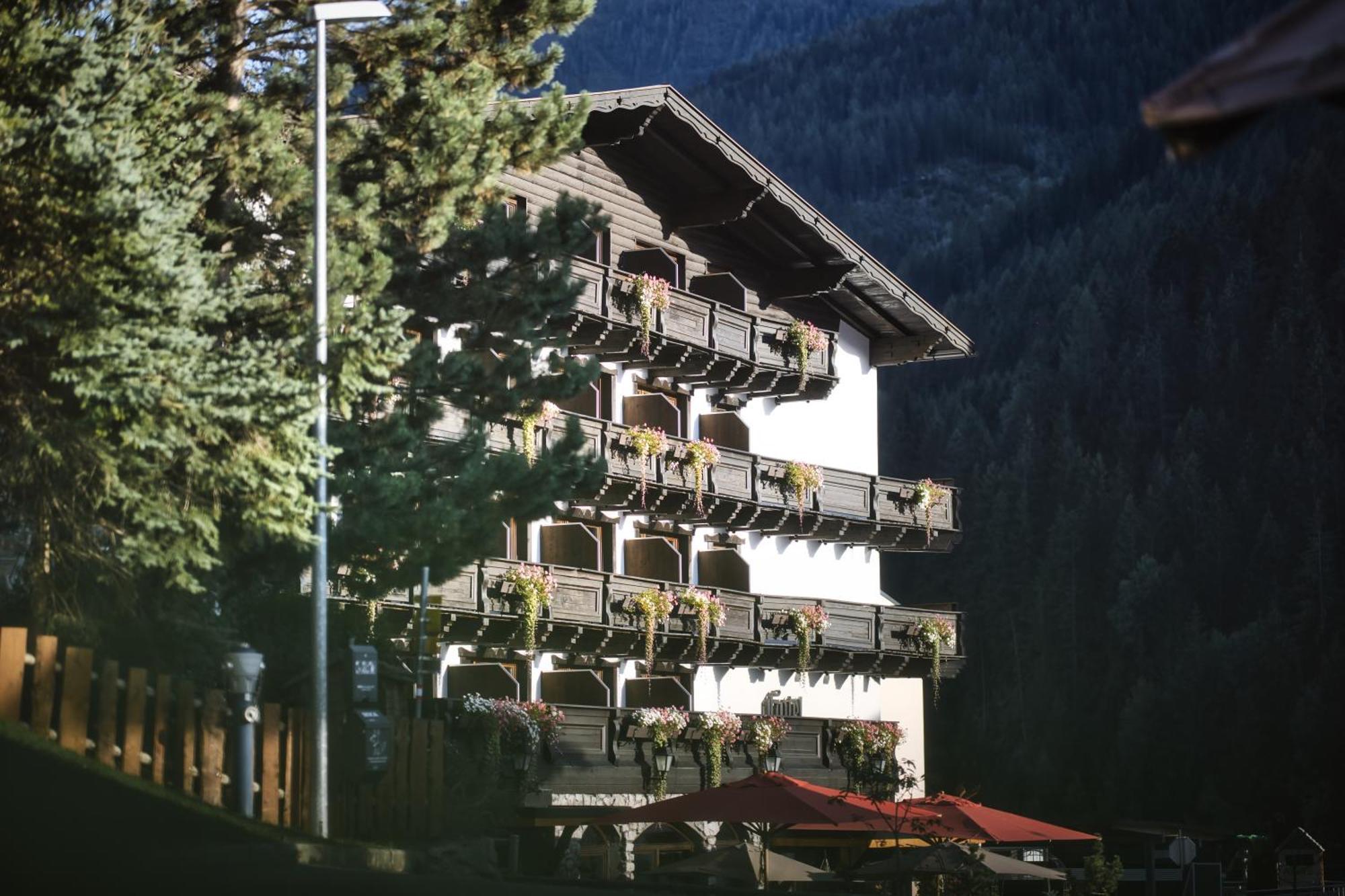 Berghotel Basur - Das Schihotel Am Arlberg Flirsch Extérieur photo