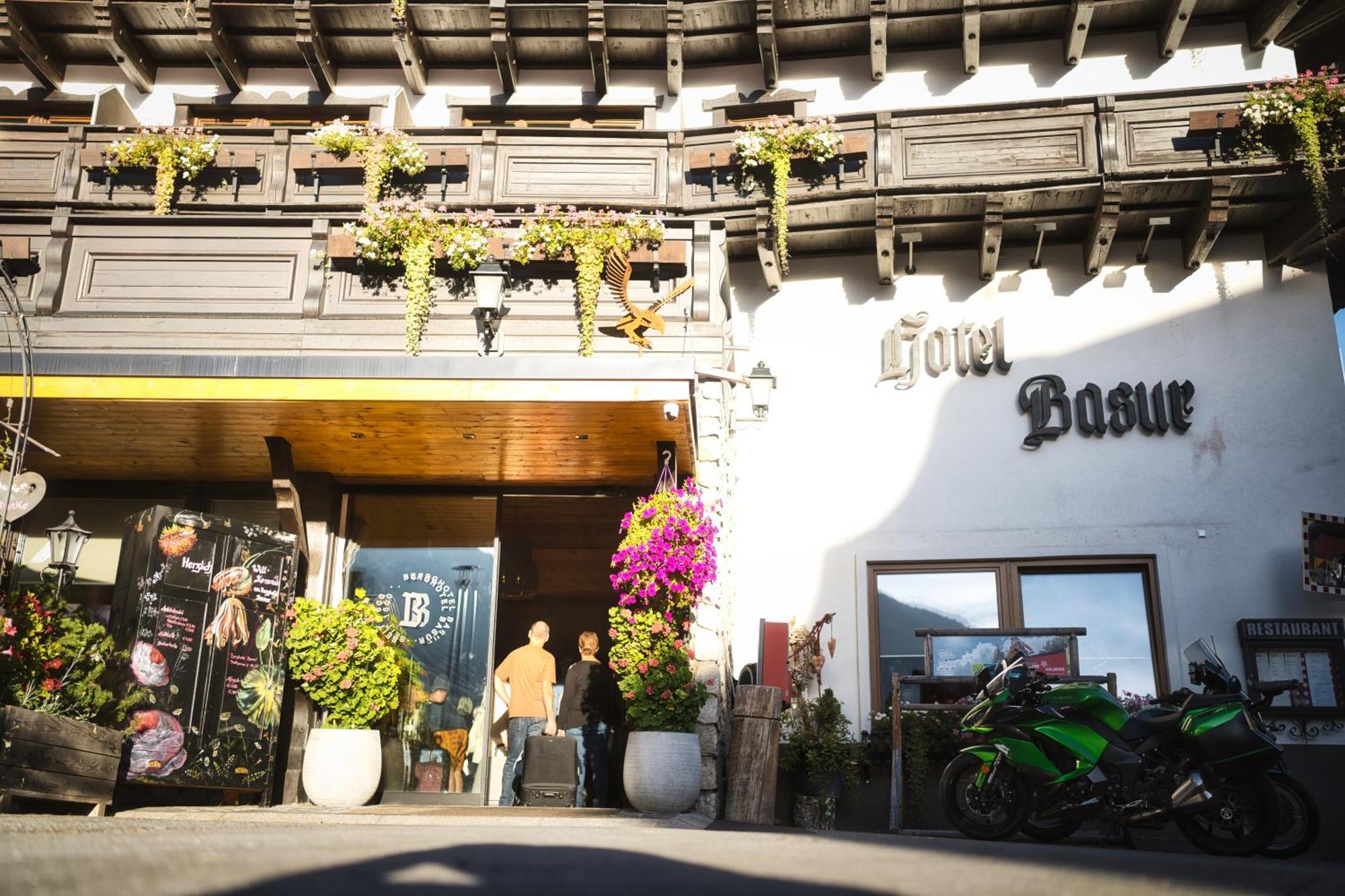 Berghotel Basur - Das Schihotel Am Arlberg Flirsch Extérieur photo