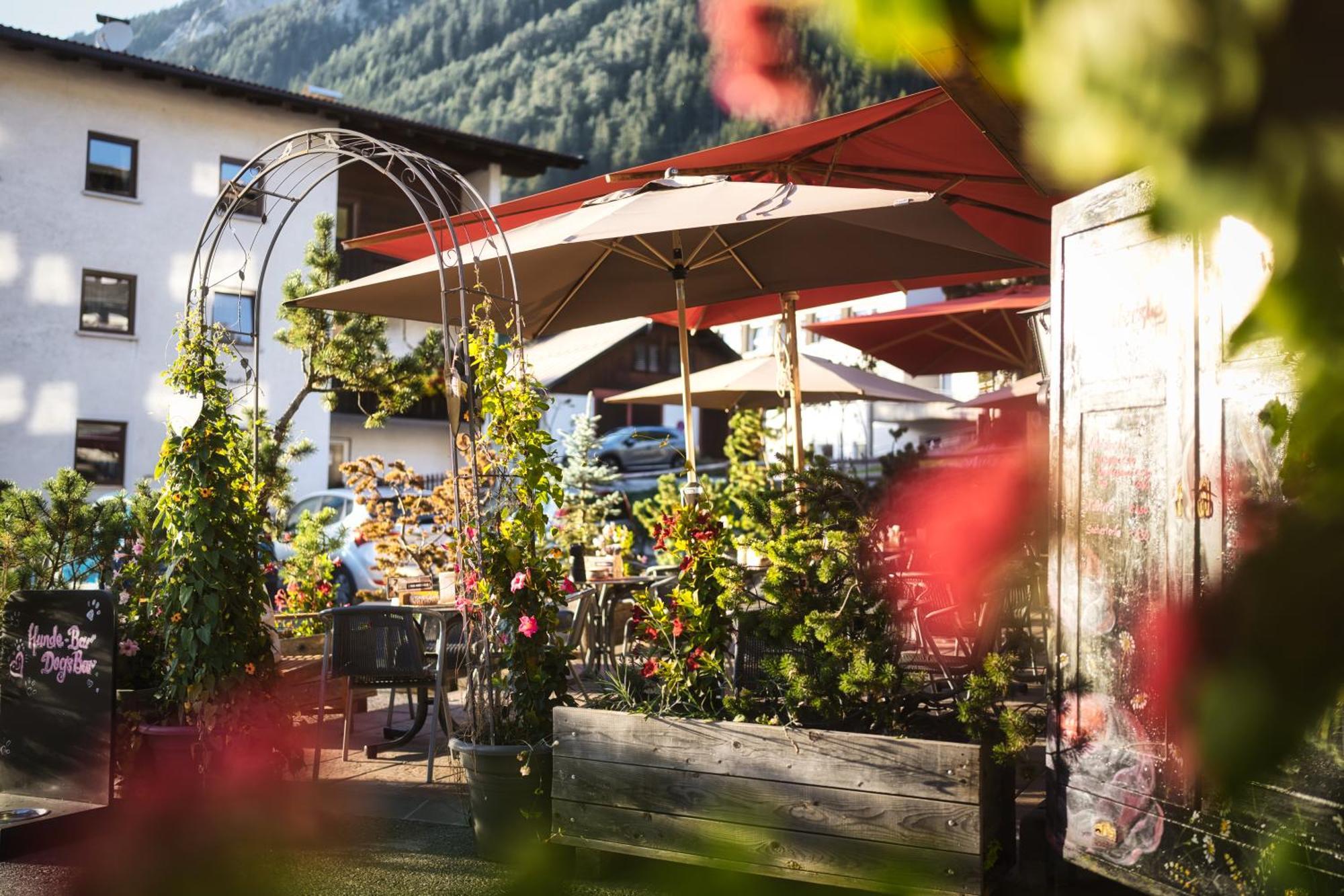 Berghotel Basur - Das Schihotel Am Arlberg Flirsch Extérieur photo